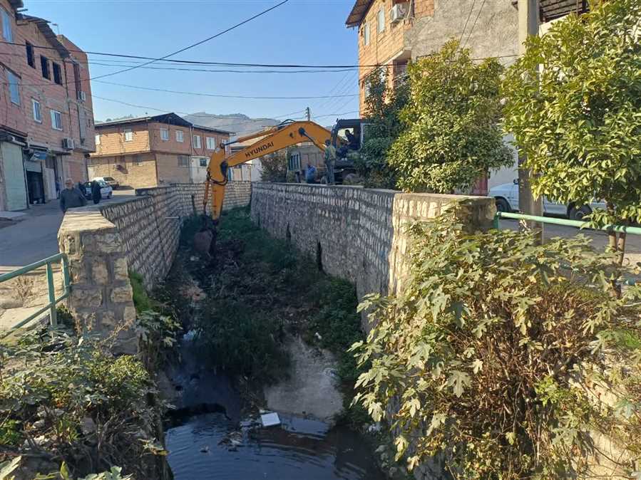 لایروبی 1450 متر از رودخانه قائم به همت شهرداری بهشهر