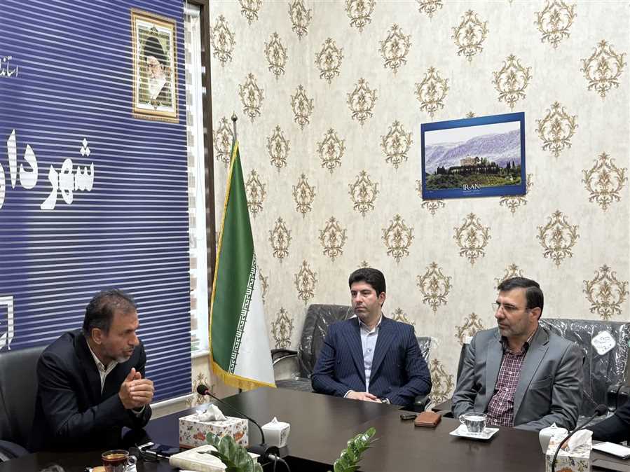 حضور نمایندگان هلدینگ سیمرغ در عمارت شهرداری