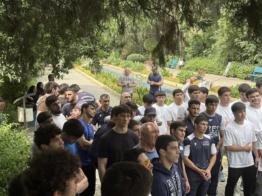 بازدید شرکت کنندگان جام بین المللی کشتی  شهید هاشمی نژاد از باغ شاه عباس صفوی