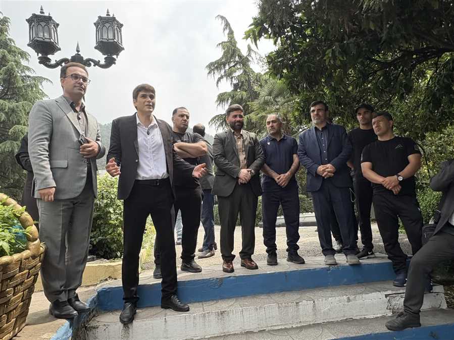 بازدید شرکت کنندگان جام بین المللی کشتی  شهید هاشمی نژاد از باغ شاه عباس صفوی