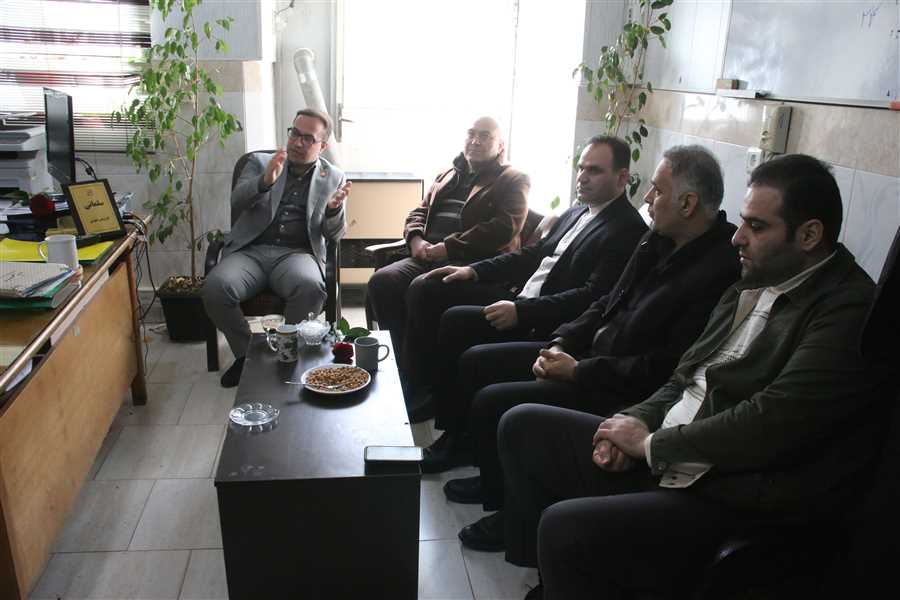 بمناسبت 7 اسفند روز وکیل