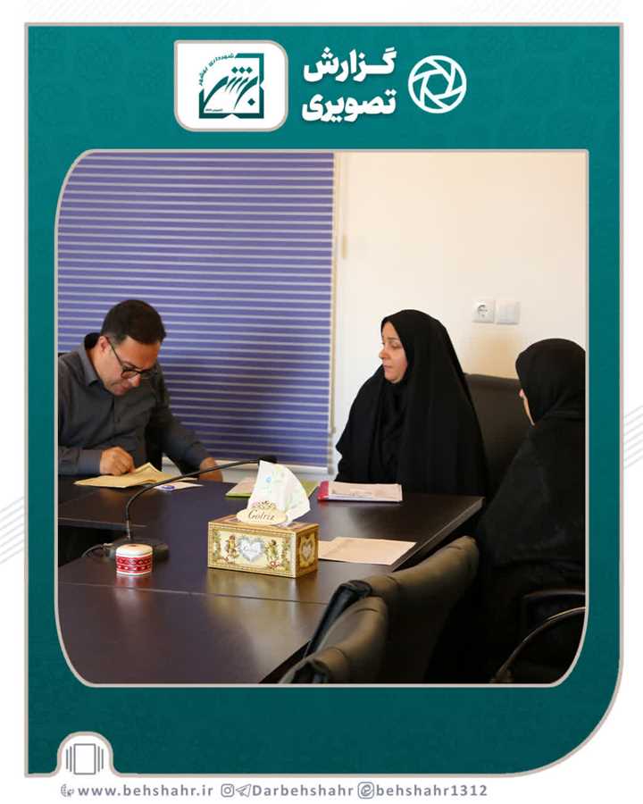 میز خدمت با شعار شهید جمهور جان فدای ایران 