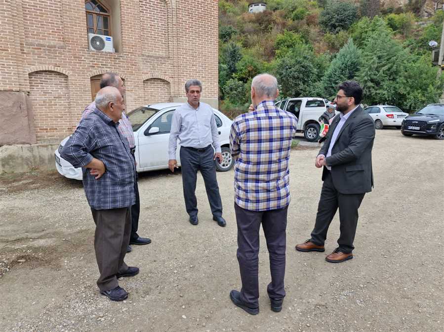 داودی رییس کمیسیون حقوقی شورای شهر در کنار ساکنان بافت تاریخی