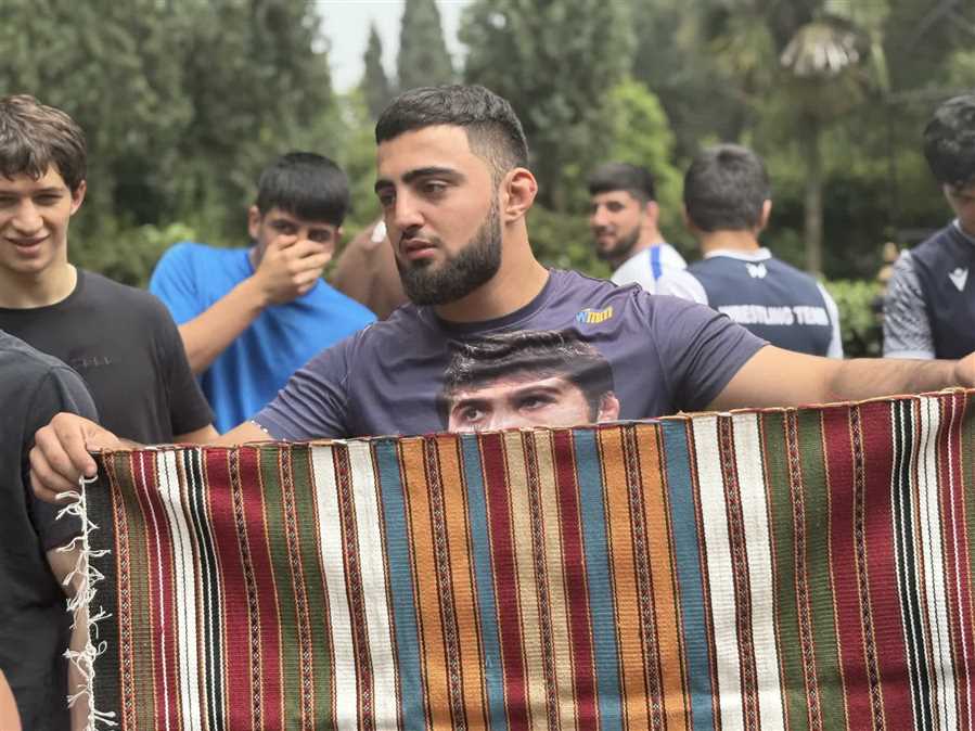 بازدید شرکت کنندگان جام بین المللی کشتی  شهید هاشمی نژاد از باغ شاه عباس صفوی