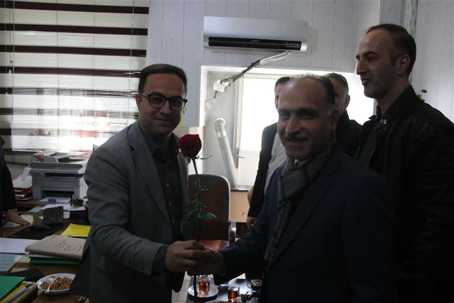 بمناسبت 7 اسفند روز وکیل